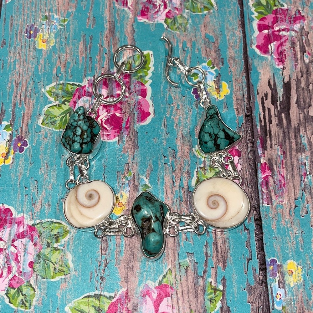 Shiva Shell & Howlite Bracelet - Picture 3 of 11